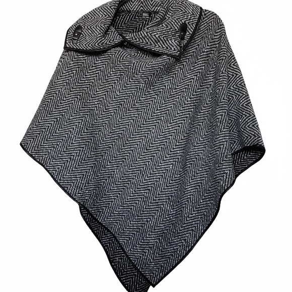 Women’s Black & White Chevron Ponch 100% Polyester Pullover – OS 🌟 - Picture 2 of 6